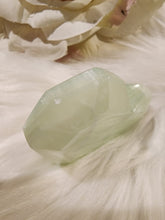 Load image into Gallery viewer, Pistachio Calcite Faceted Heart (102g)