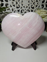 Load image into Gallery viewer, Pink Mangona Big Chunky Heart
