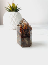 Load image into Gallery viewer, Garden Quartz Point
